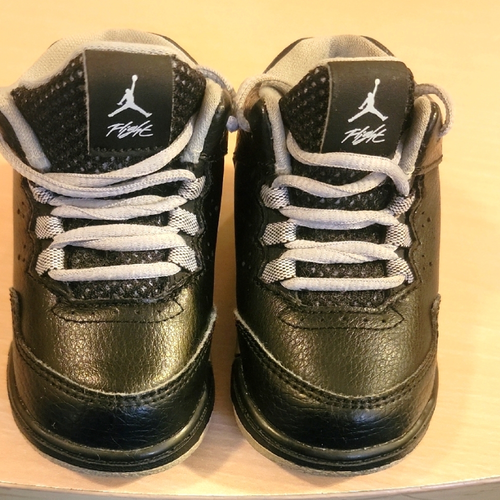 Air Jordan Flight Sneakers -Kids EUC - Picture 1 of 5